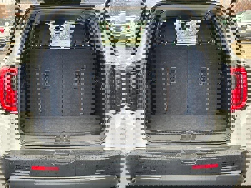 Used 2023 GMC Acadia AT4 w/ Preferred Package image 4