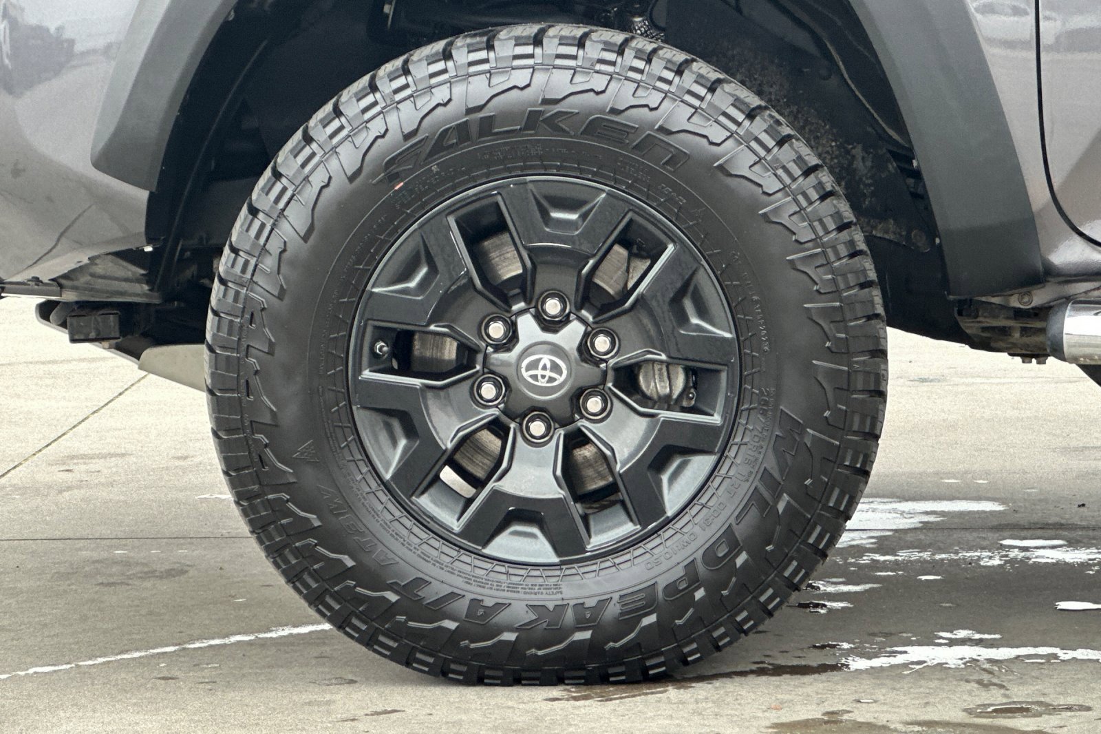 Used 2018 Toyota Tacoma SR image 24