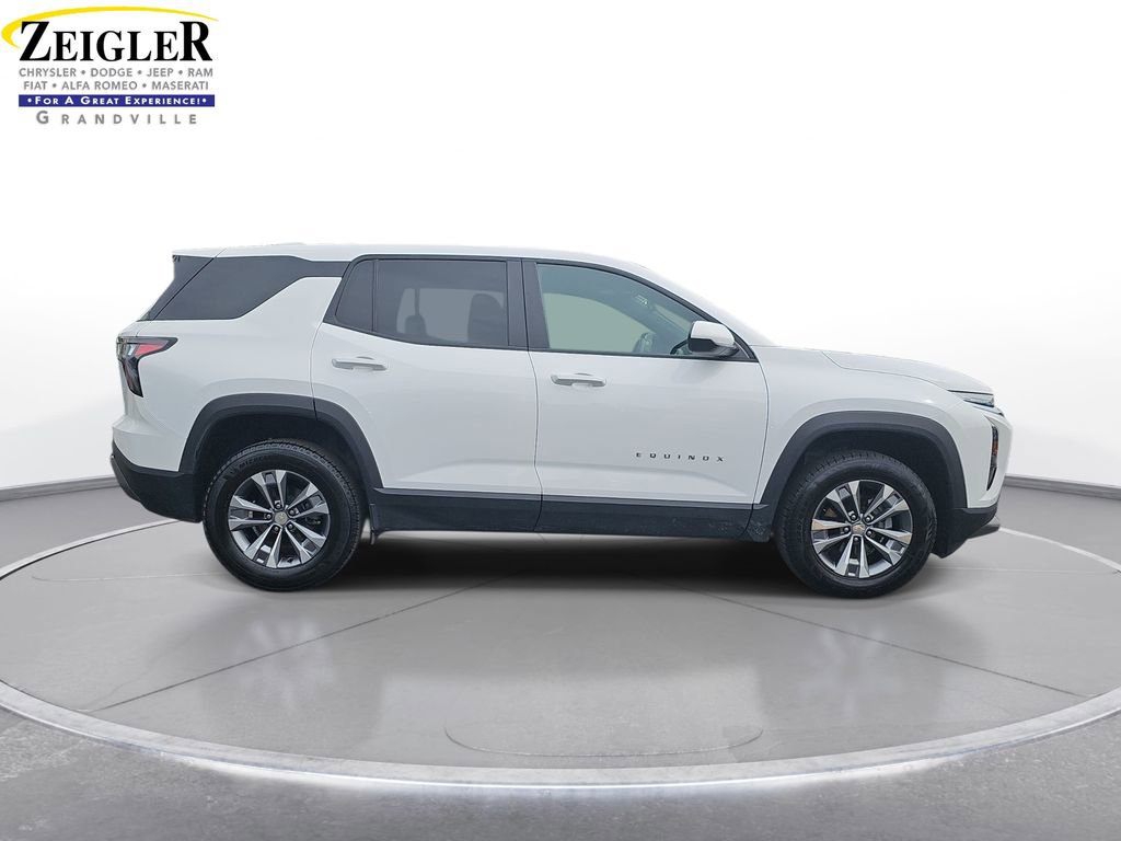 Used 2025 Chevrolet Equinox LT AWD/4WD image 4