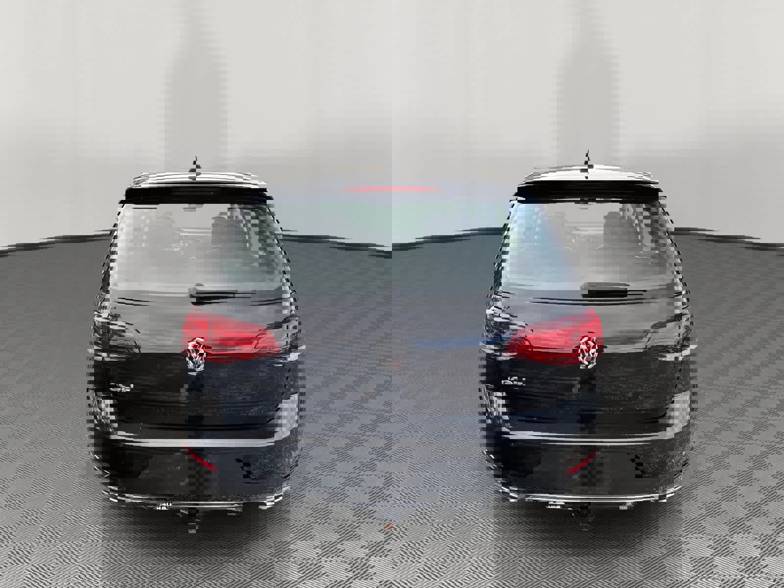 Used 2021 Volkswagen Golf 4-Door image 4