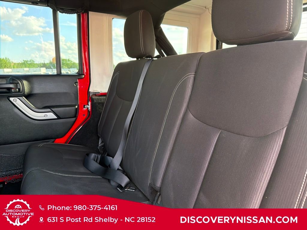 Used 2017 Jeep Wrangler Unlimited Sahara w/ Connectivity Group image 27