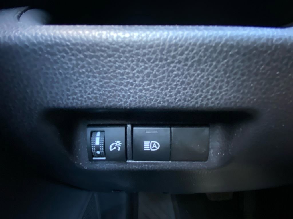 Used 2025 Toyota RAV4 XLE AWD/4WD image 18