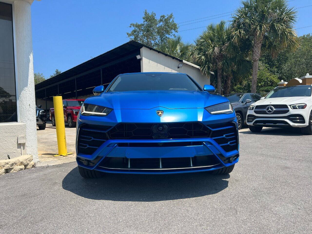 Used 2021 Lamborghini Urus AWD/4WD image 2