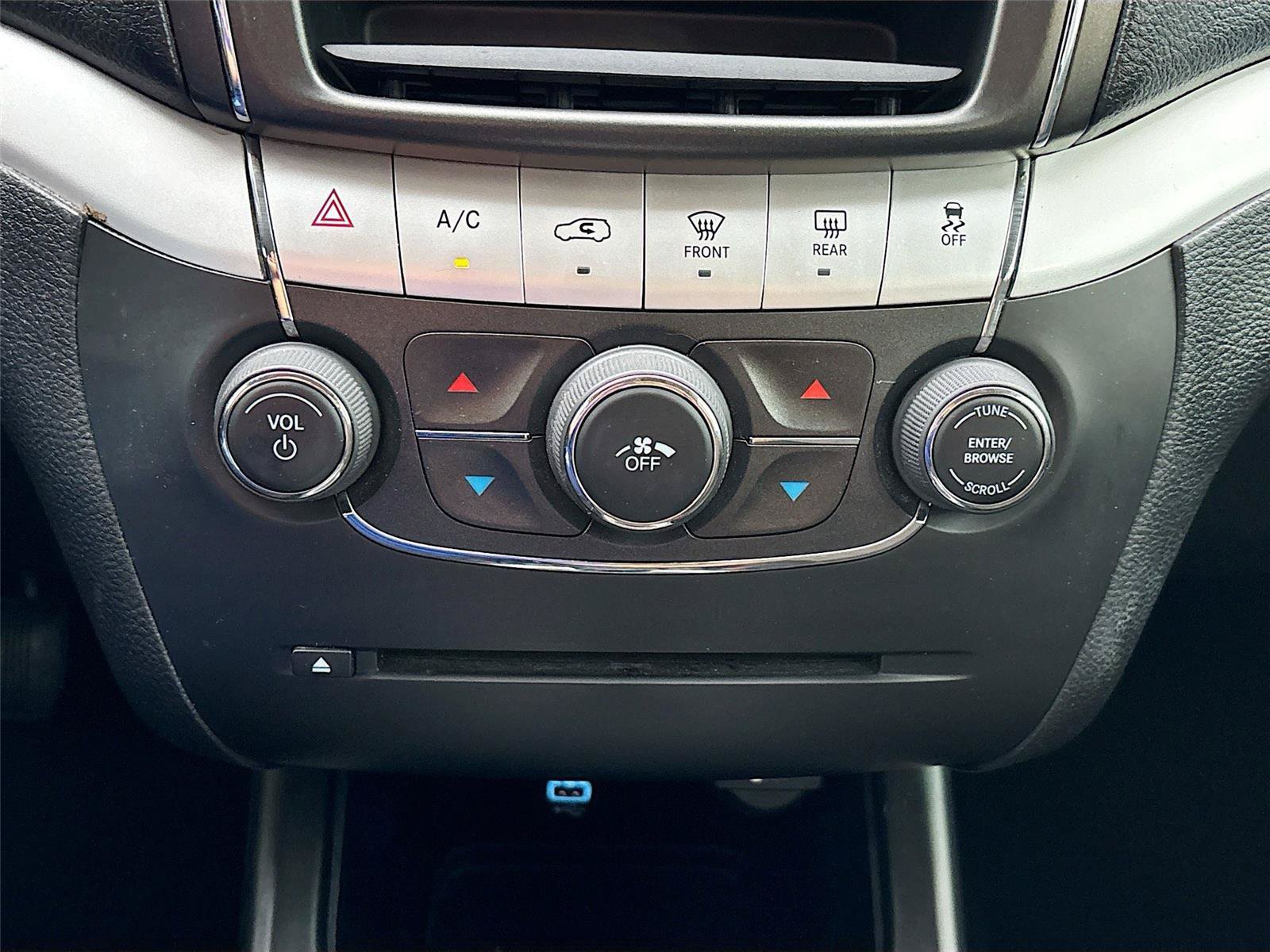 Used 2020 Dodge Journey SE w/ SE Popular Equipment Group FWD image 17