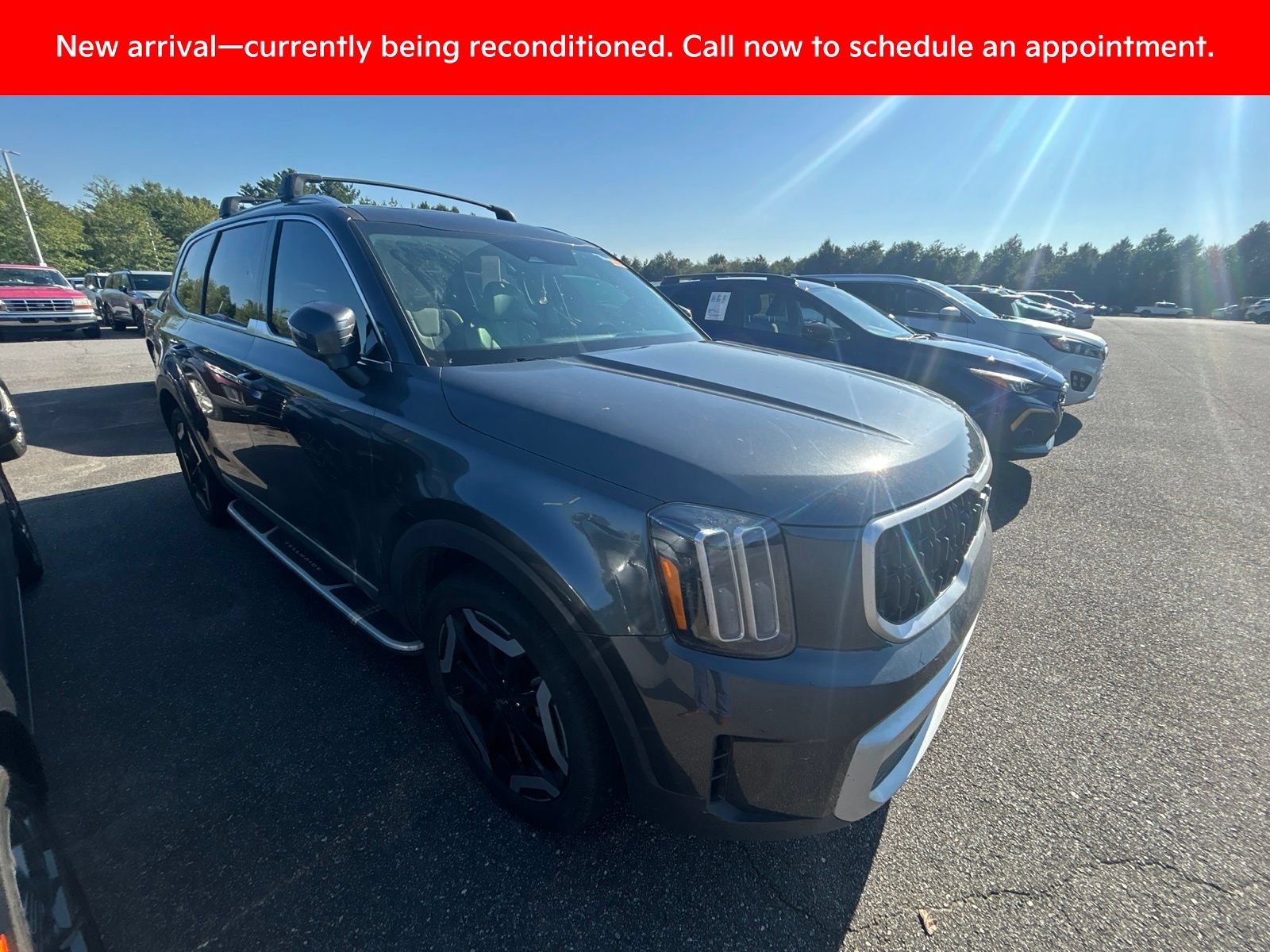 Certified 2024 Kia Telluride EX w/ EX Captain's Chair Package AWD/4WD image 3