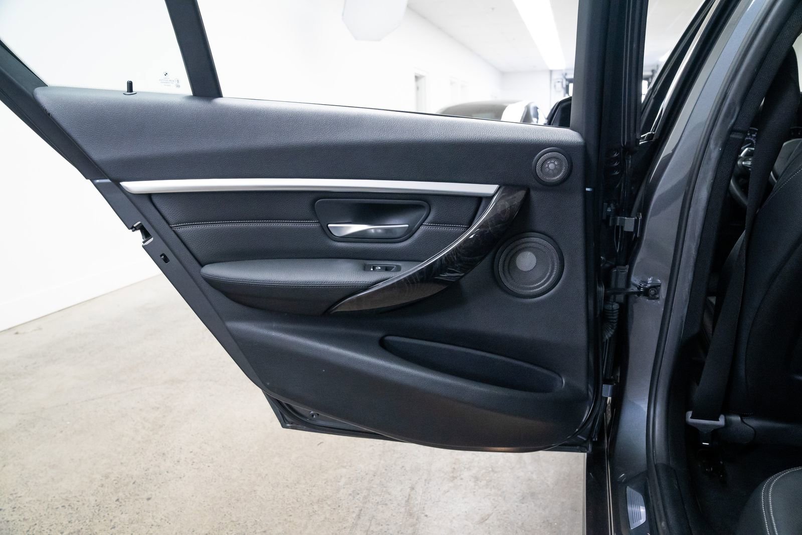 Used 2016 BMW 340i xDrive Sedan w/ Technology Package image 20