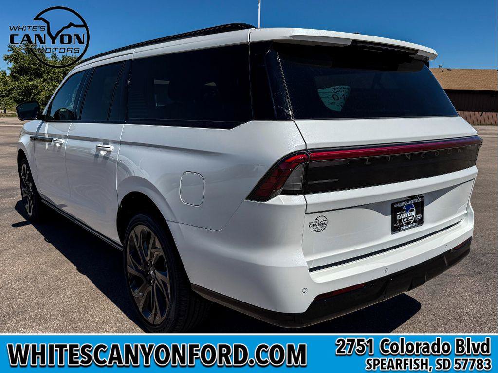 New 2027 Lincoln Navigator L Reserve w/ Jet Appearance Package AWD/4WD image 3