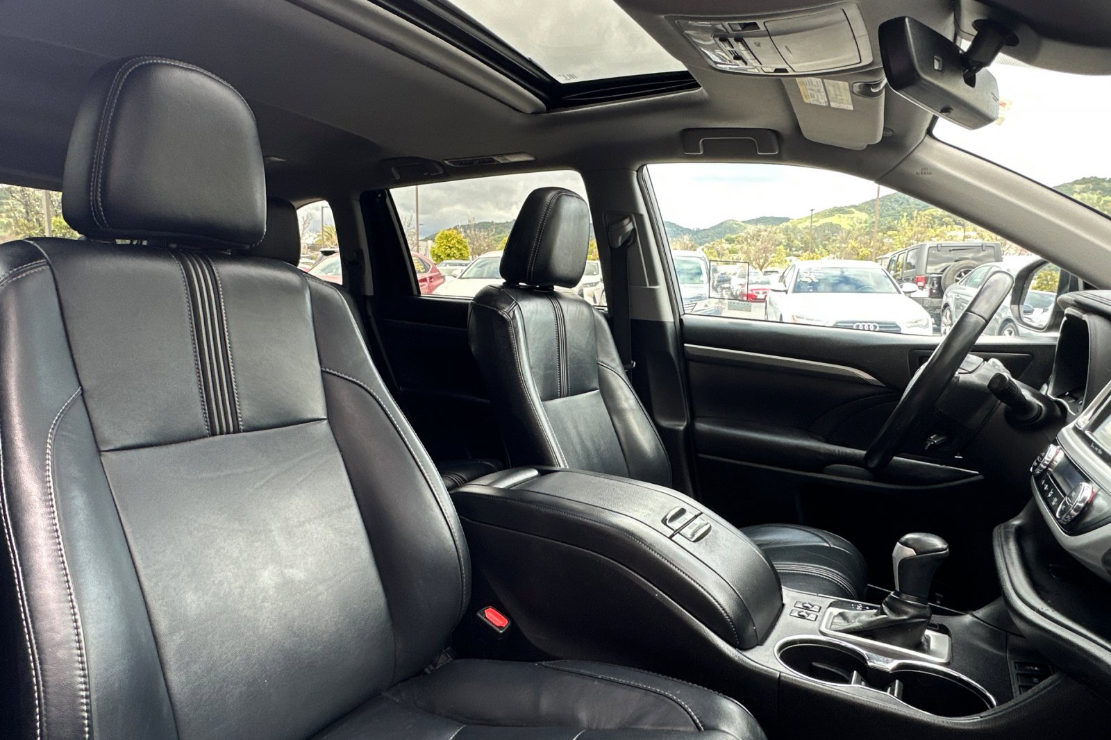 Used 2017 Toyota Highlander XLE image 31