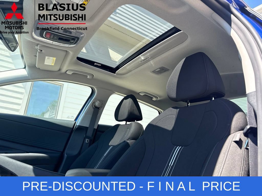Used 2024 Hyundai Elantra SEL w/ Convenience Package FWD image 18