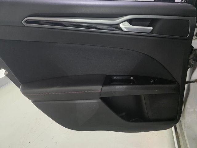 Used 2016 Ford Fusion SE FWD image 24