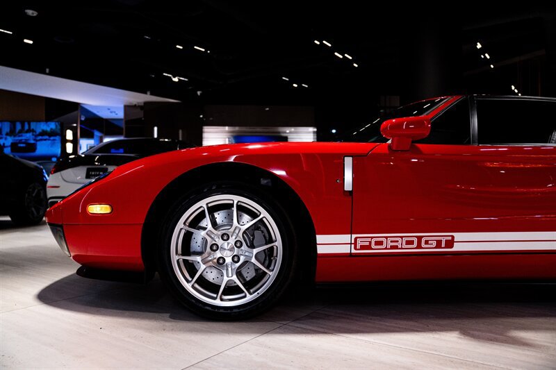 Used 2005 Ford GT RWD image 37