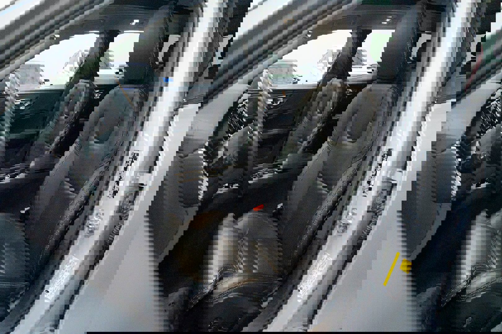 Used 2023 Volvo V60 B5 Cross Country Ultimate w/ Climate Package image 20