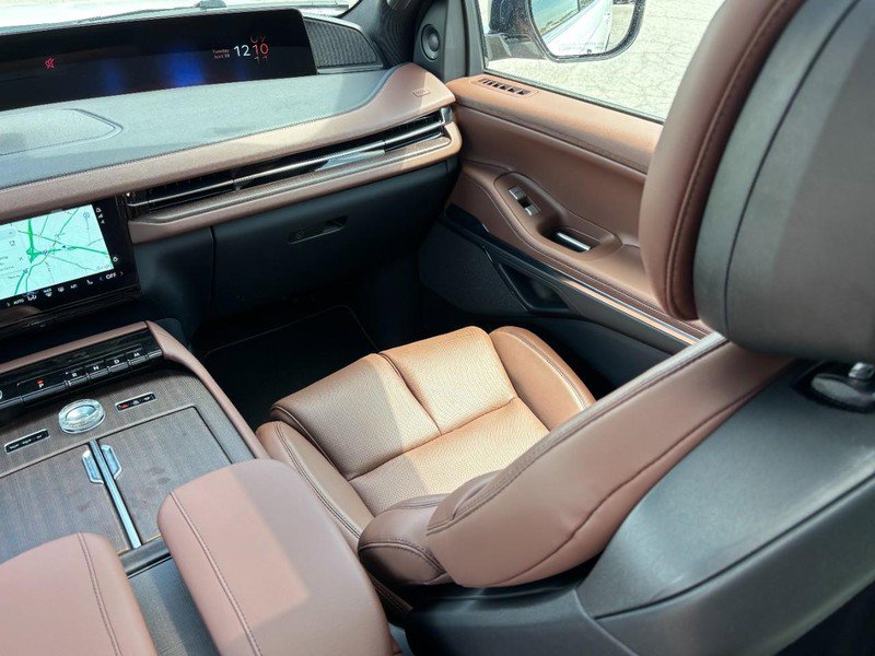 New 2026 Lincoln Navigator Reserve AWD/4WD image 14