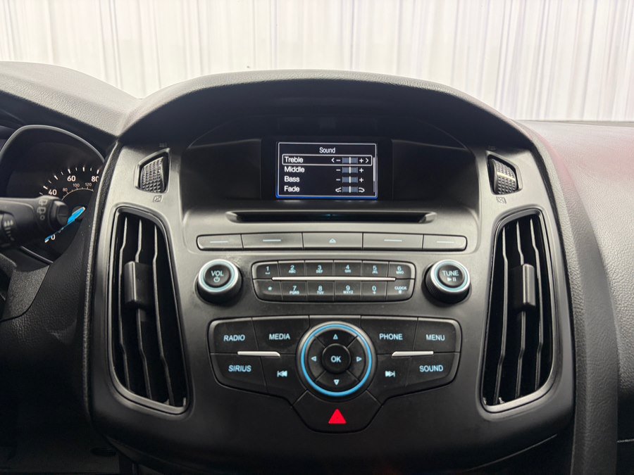 Used 2017 Ford Focus SE w/ Cold Weather Package FWD image 28