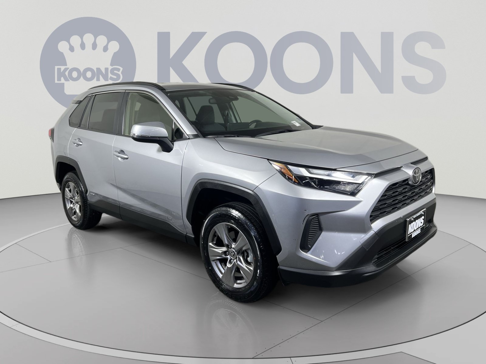 Used 2025 Toyota RAV4 XLE AWD/4WD image 2