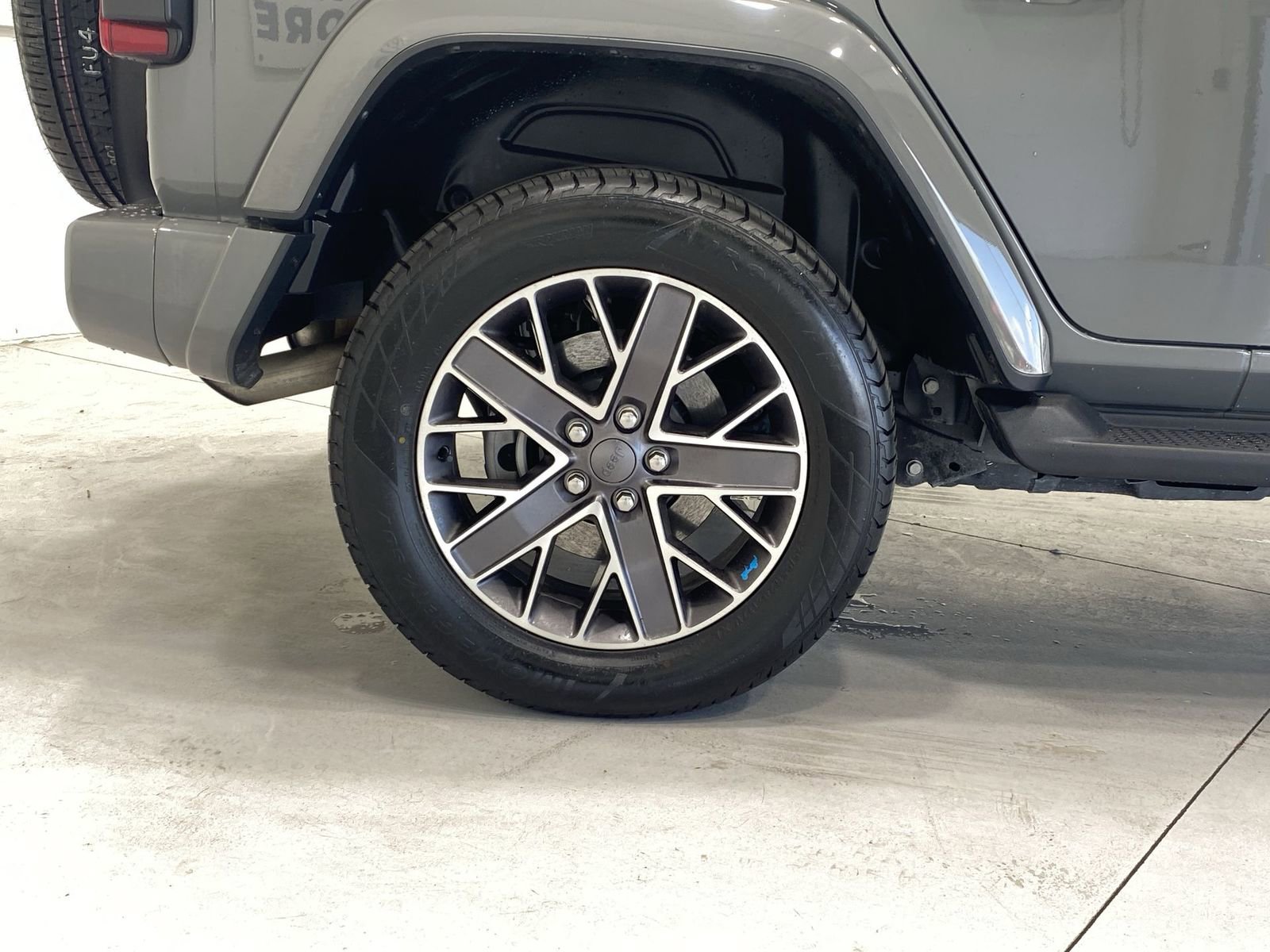 Used 2023 Jeep Wrangler Unlimited Sahara AWD/4WD image 10