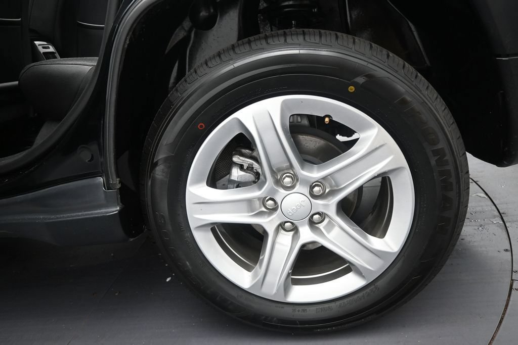 Used 2024 Jeep Compass Latitude AWD/4WD image 35
