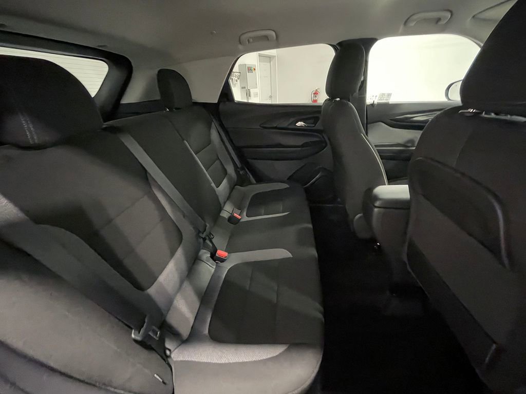 Used 2025 Chevrolet TrailBlazer LT w/ LT Cold Weather Package AWD/4WD image 24
