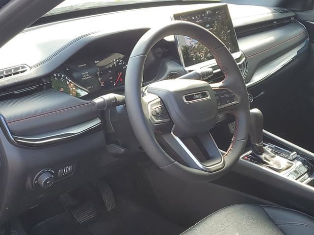 Used 2024 Jeep Compass Trailhawk w/ Trailhawk Convenience Group AWD/4WD image 7