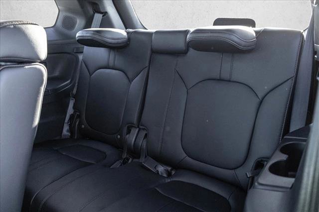 Used 2025 Honda Pilot Black Edition image 23