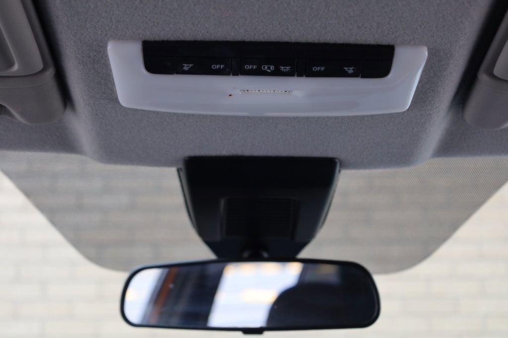 Used 2023 Nissan Kicks SR image 32