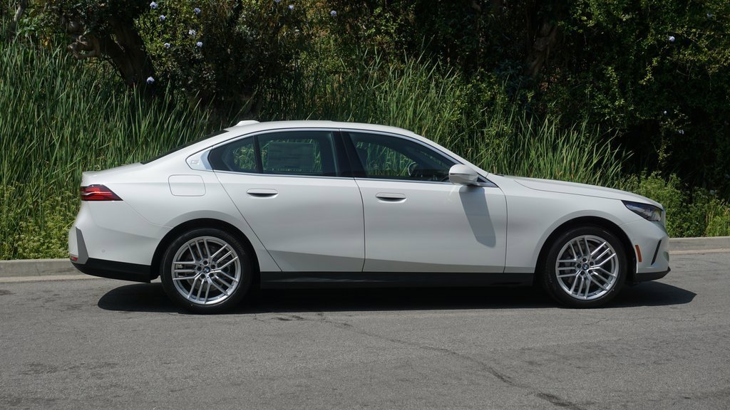New 2025 BMW 530i image 4