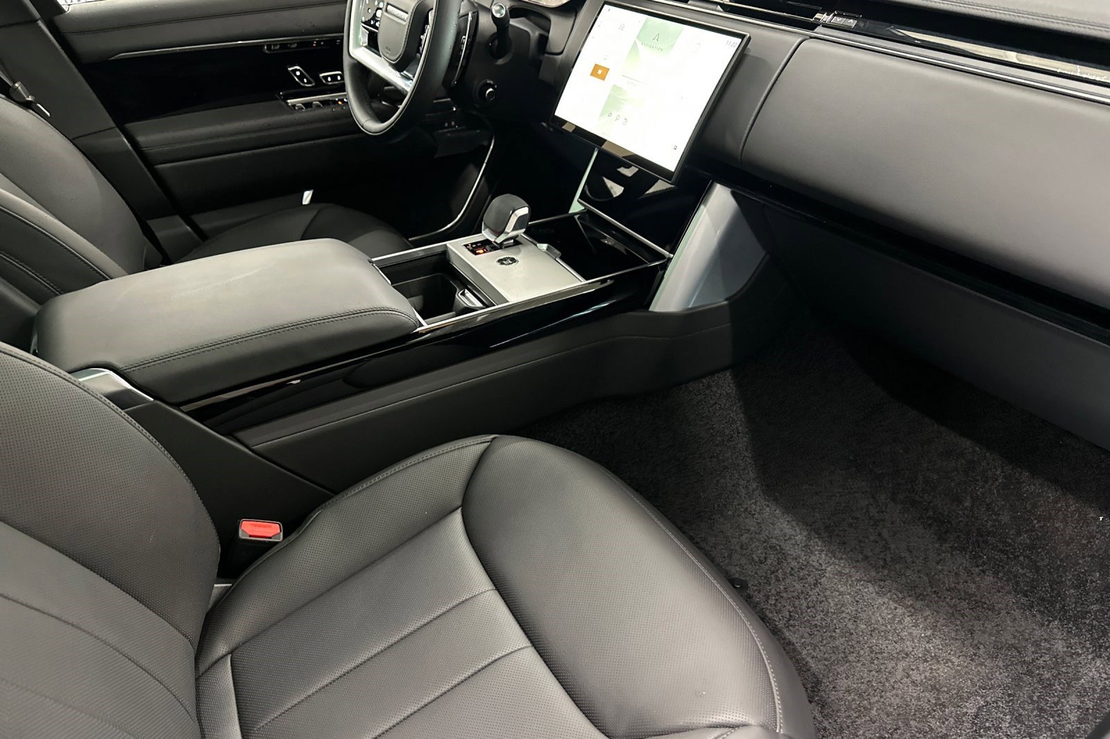 New 2026 Land Rover Range Rover SE image 26