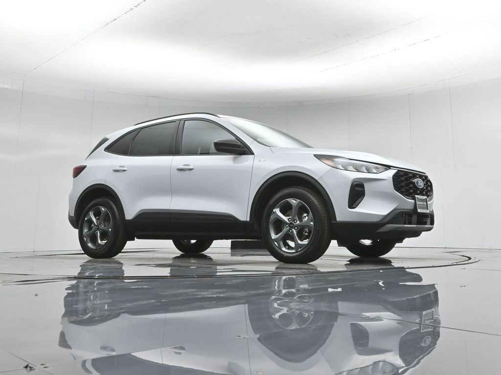 Certified 2025 Ford Escape ST-Line AWD/4WD image 4