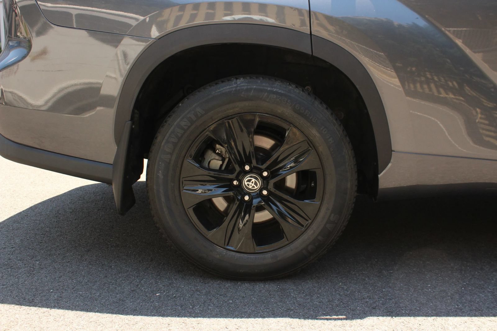 Used 2021 Toyota Highlander XLE AWD/4WD image 5