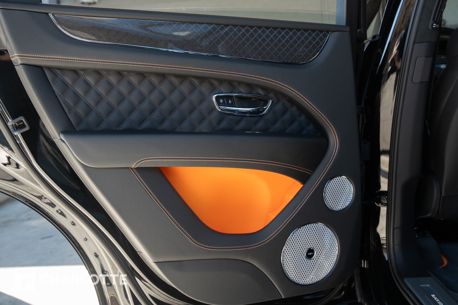 Used 2025 Bentley Bentayga AWD/4WD image 35