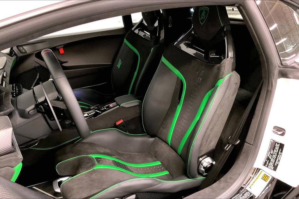 Used 2023 Lamborghini Huracan Tecnica image 8