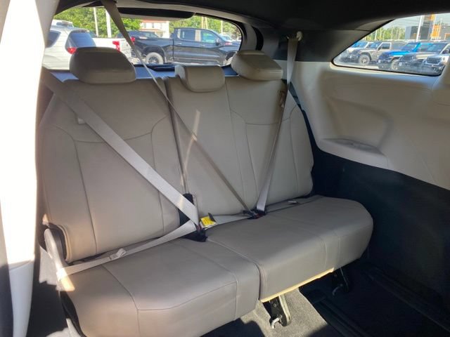 Used 2023 Toyota Sienna XLE FWD image 21