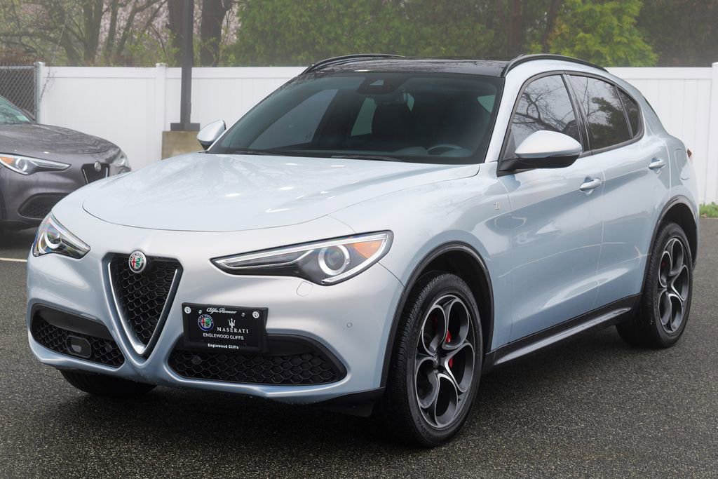 Used 2022 Alfa Romeo Stelvio Ti image 3