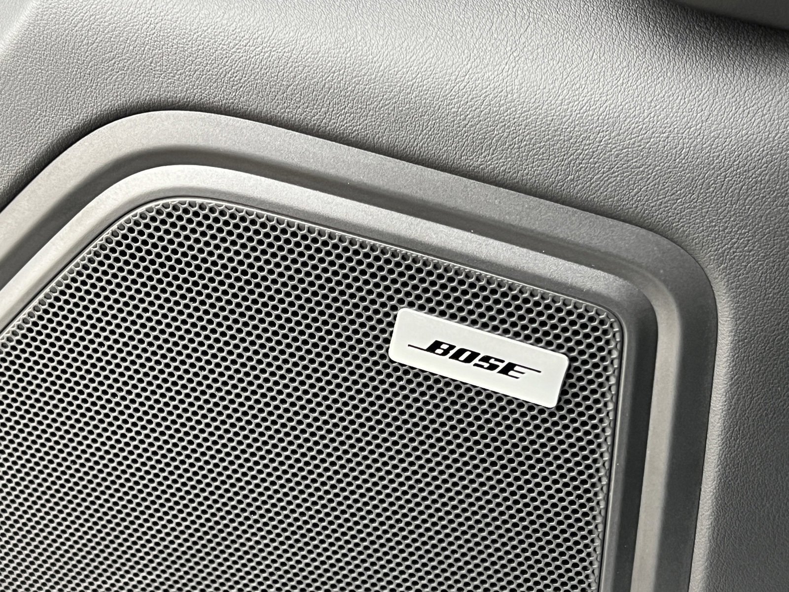 Certified 2025 Porsche Macan Turbo image 29