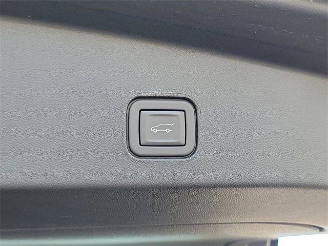 Used 2025 Cadillac Lyriq Sport image 19