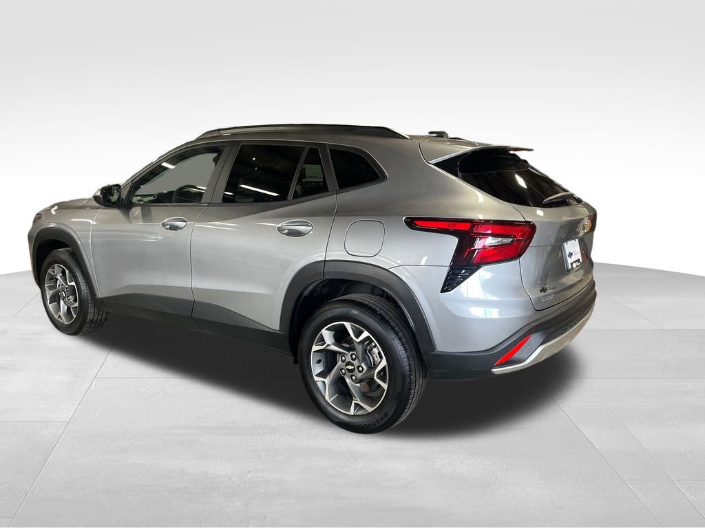 Used 2025 Chevrolet Trax LT FWD image 19
