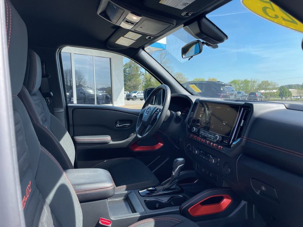 Used 2025 Nissan Frontier PRO-4X AWD/4WD image 27