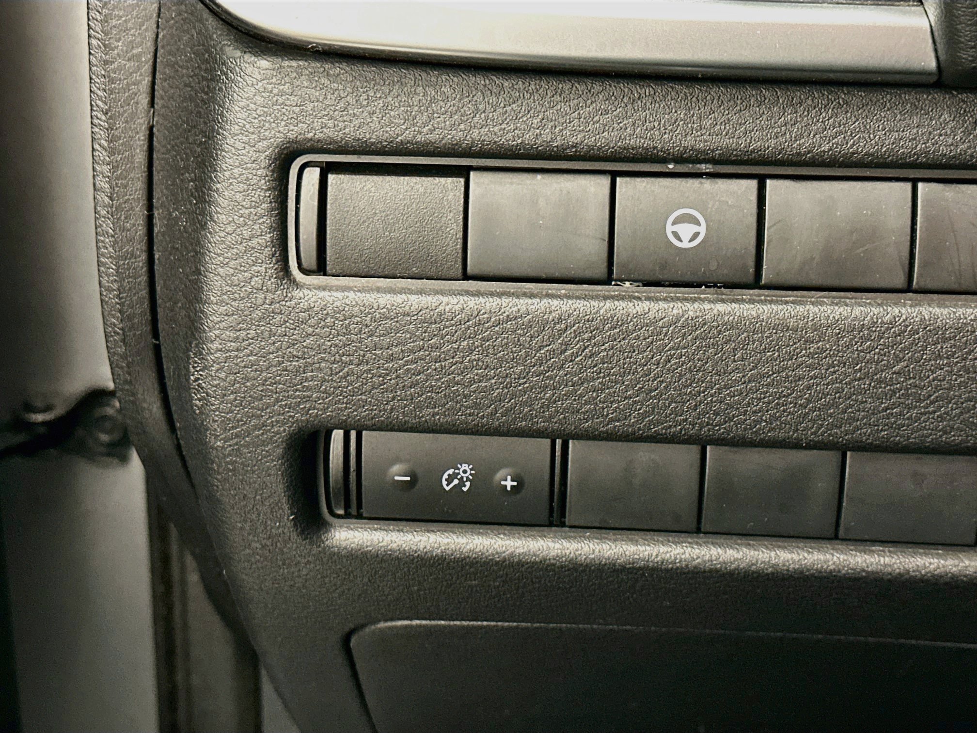 Used 2022 Nissan Rogue SV AWD/4WD image 17