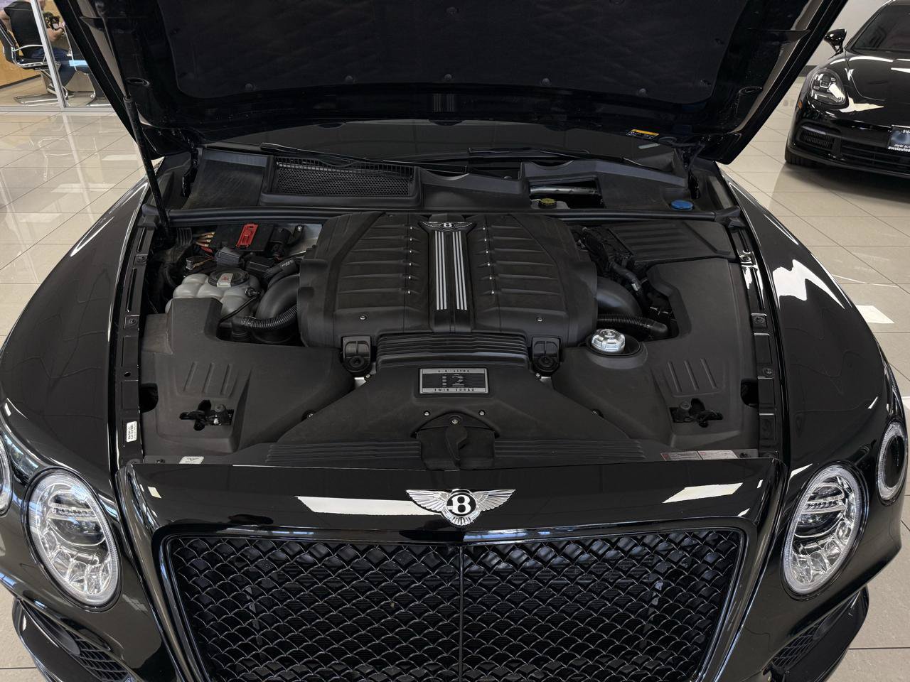 Used 2018 Bentley Bentayga AWD/4WD image 40