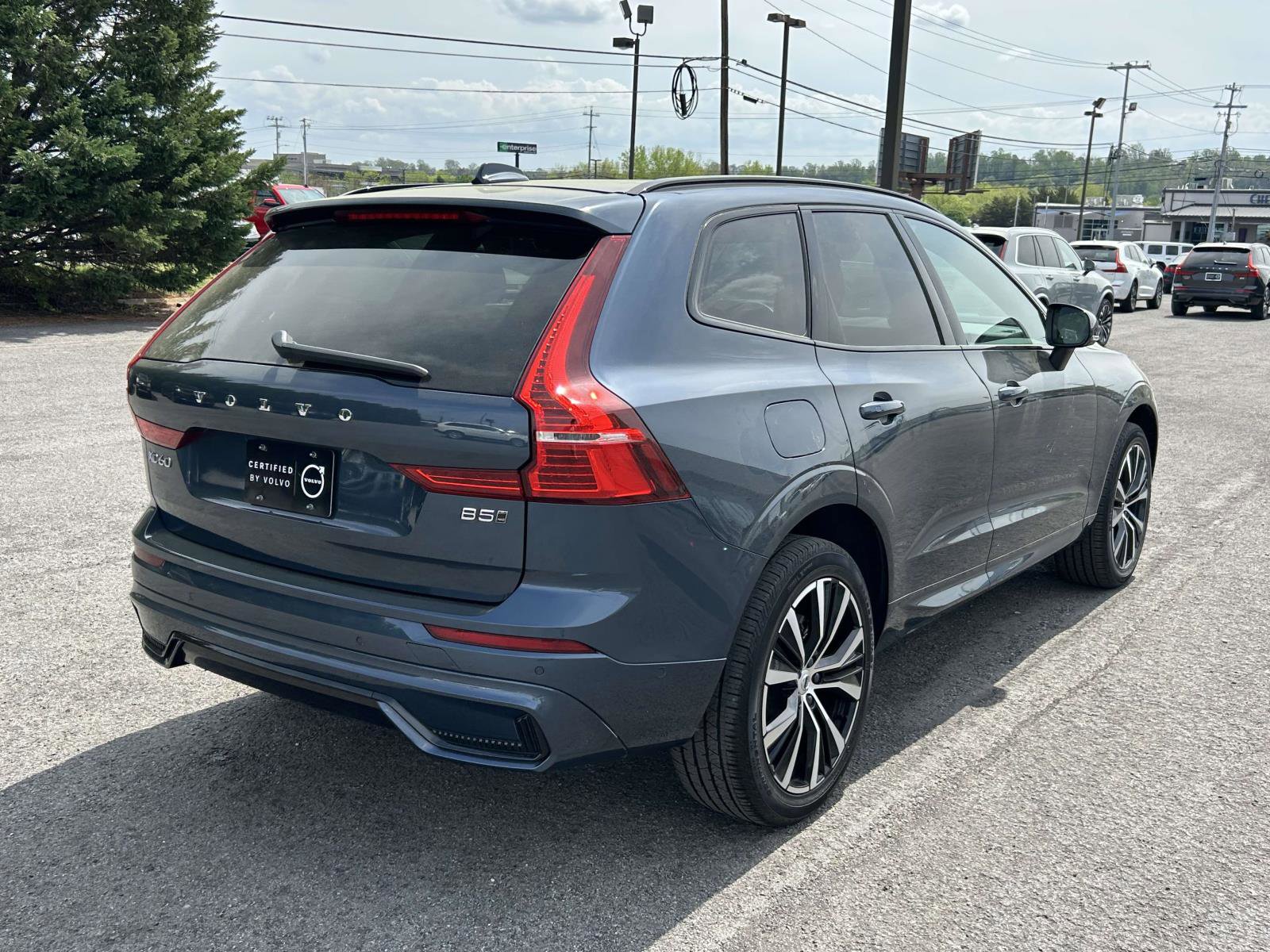Certified 2024 Volvo XC60 B5 Plus image 3