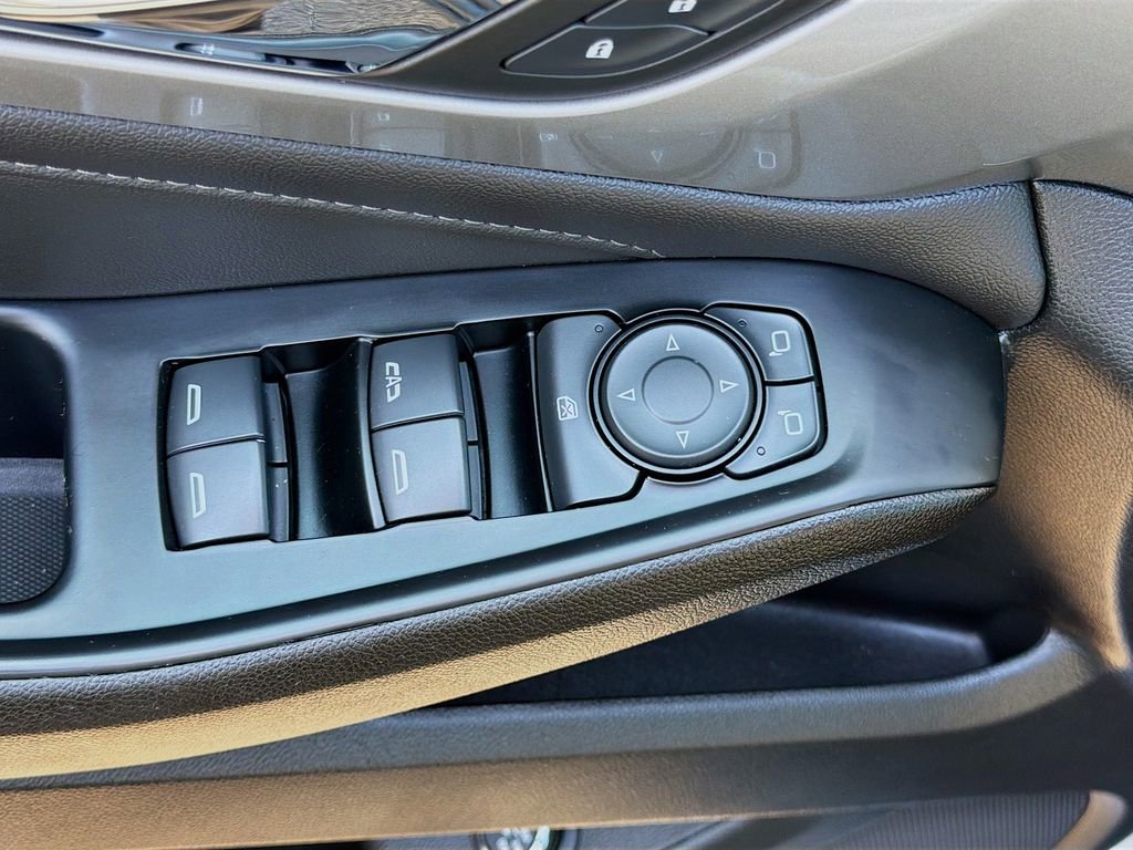 Used 2023 Chevrolet Traverse LT image 27