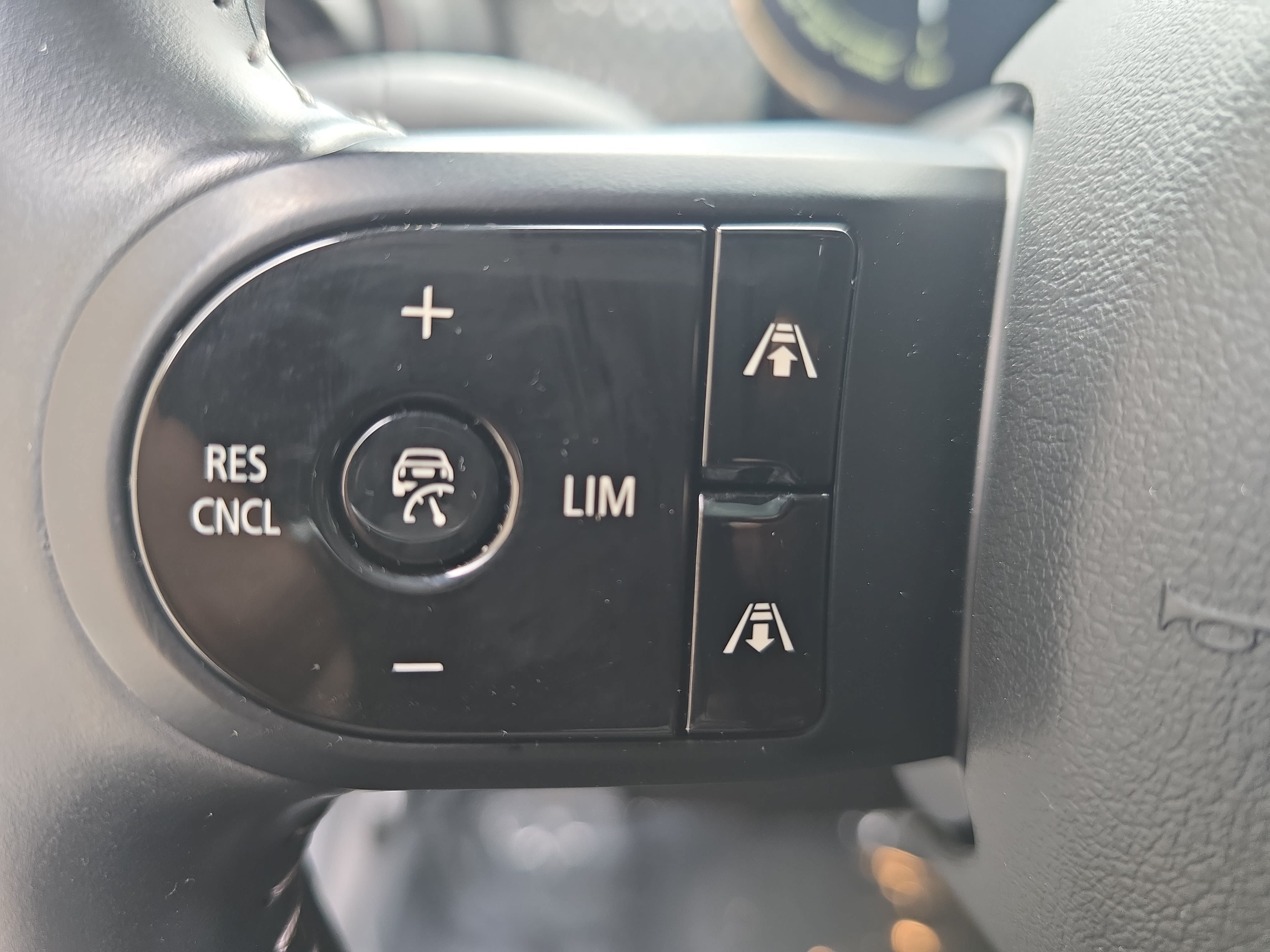 Used 2023 MINI Cooper SE FWD image 16