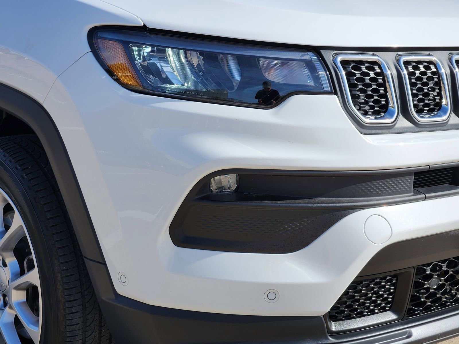 Used 2024 Jeep Compass Latitude w/ Sun and Sound Group image 9