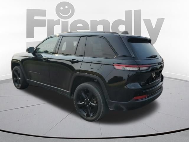 Used 2023 Jeep Grand Cherokee Altitude AWD/4WD image 3