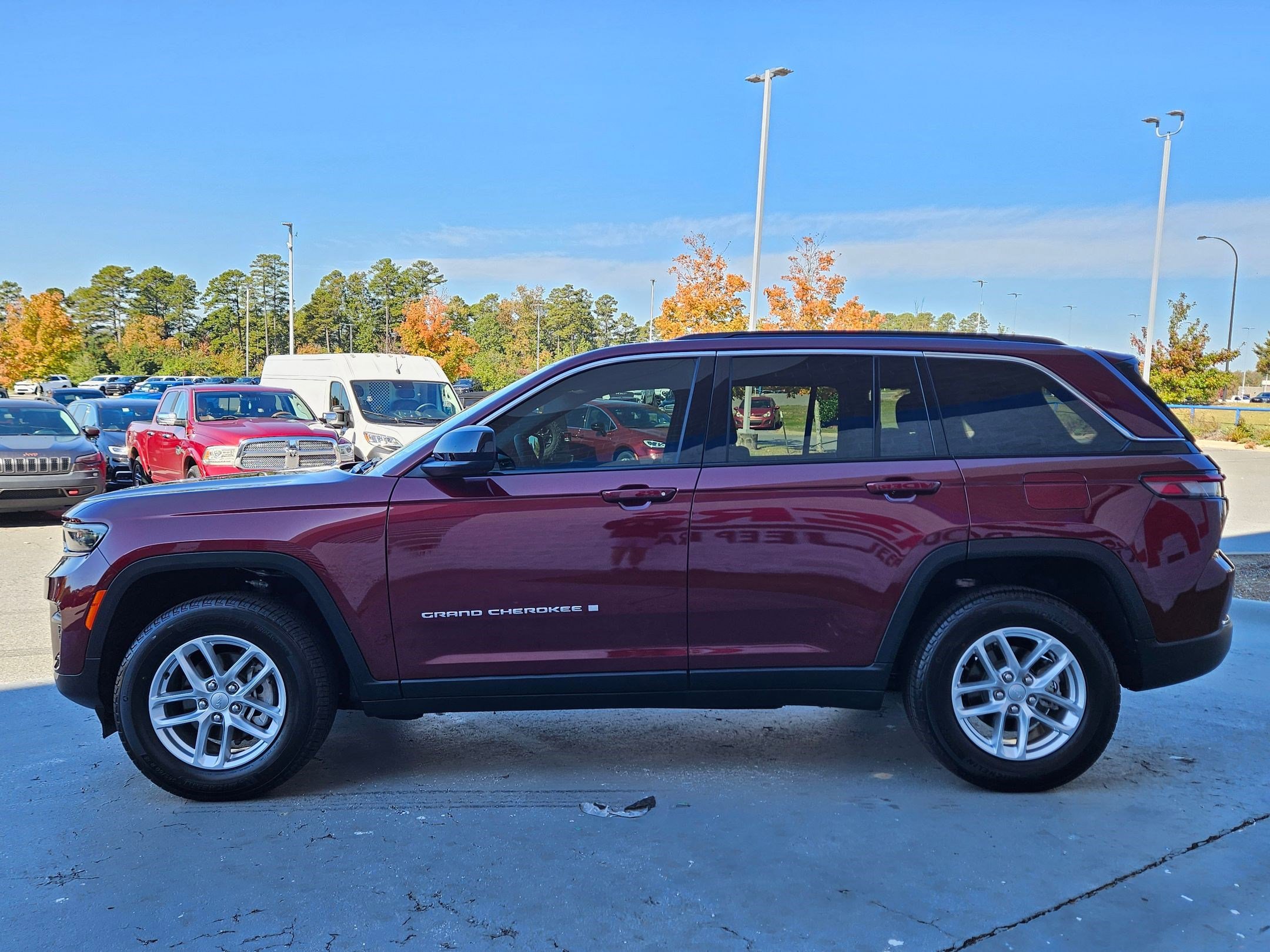 Used 2025 Jeep Grand Cherokee Laredo X w/ Luxury Tech Group I image 4