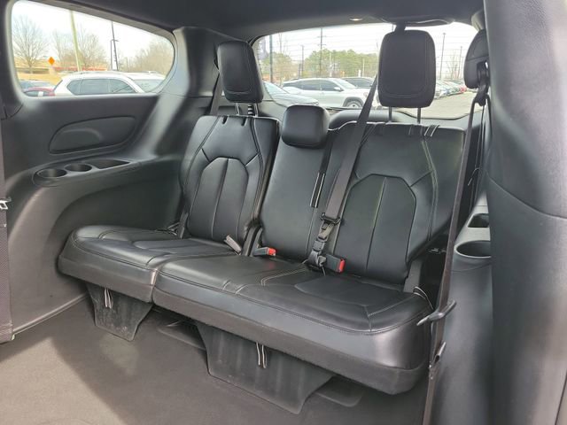 Used 2025 Chrysler Voyager LX image 10