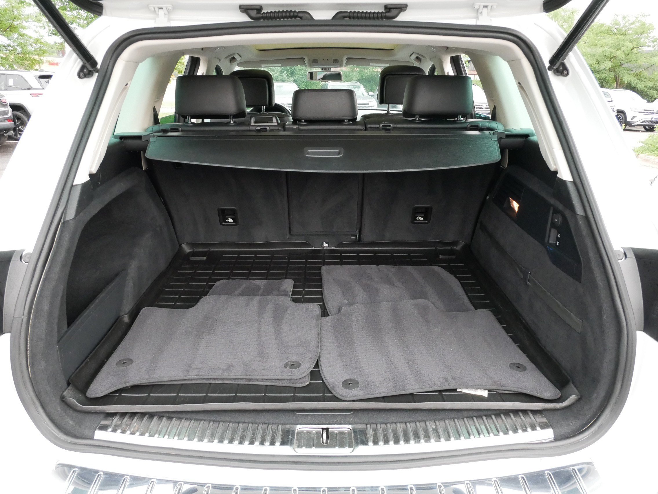 Used 2015 Volkswagen Touareg VR6 AWD/4WD image 18
