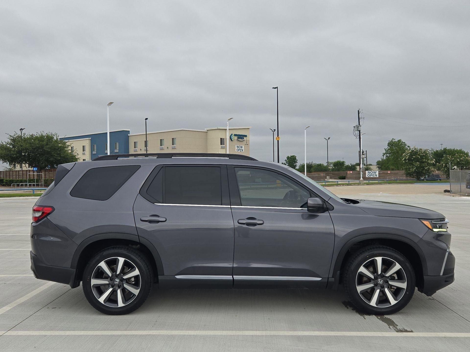 Certified 2023 Honda Pilot Touring image 2