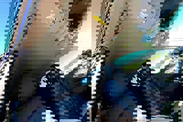 Used 2022 Volvo XC40 T5 Momentum image 22