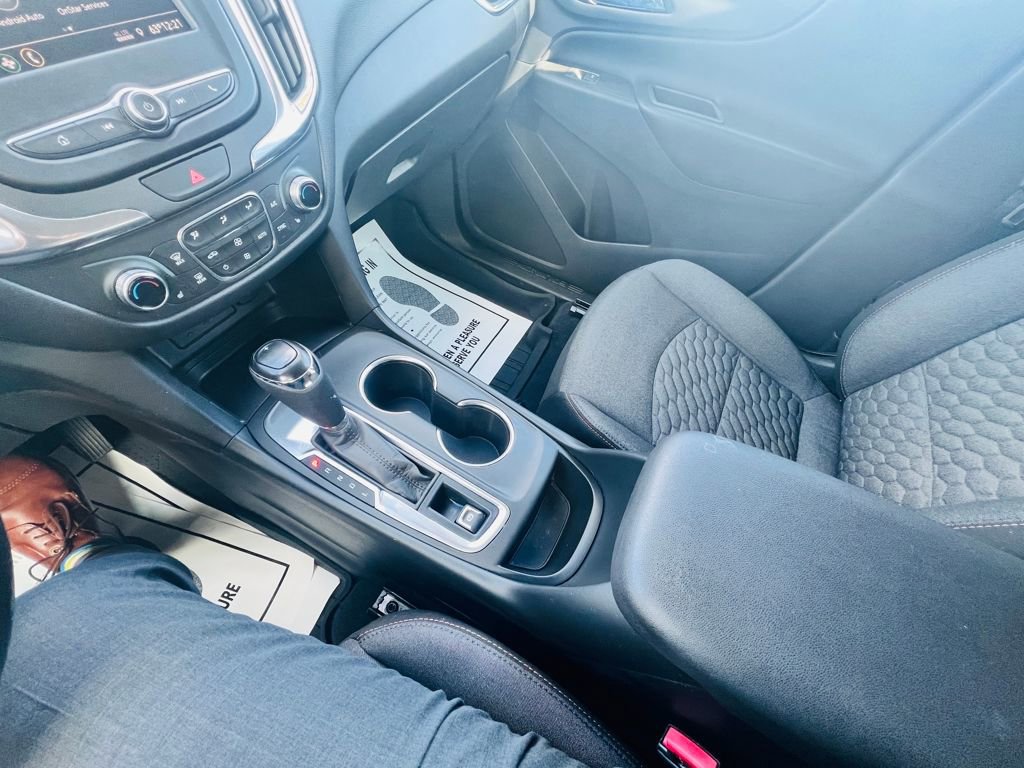 Used 2020 Chevrolet Equinox LT w/ Driver Convenience Package image 30